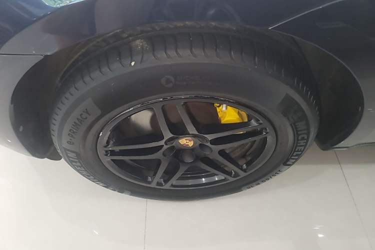 Used Porsche Macan 2018 Macan 2.0T Left Front Wheel Hub