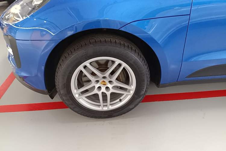 Used Porsche Macan 2018 Macan 2.0T Left Front Wheel Hub