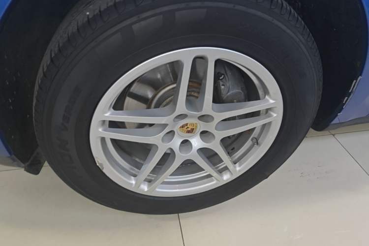 Used Porsche Macan 2018 Macan 2.0T Left Front Wheel Hub