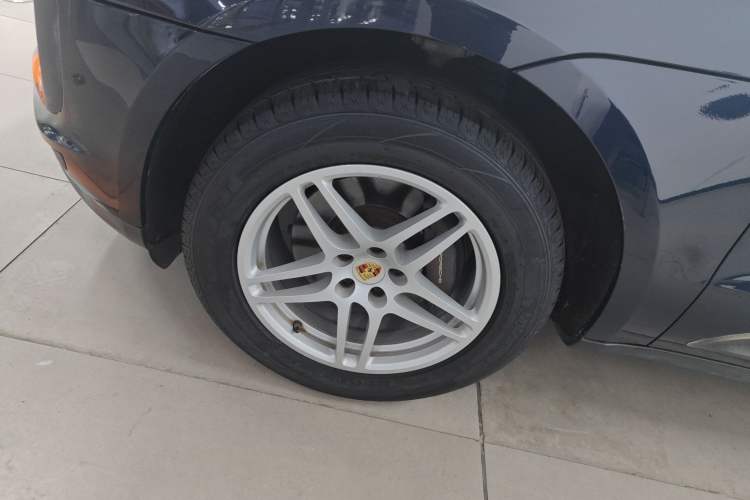 Used Porsche Macan 2018 Macan 2.0T Left Front Wheel Hub