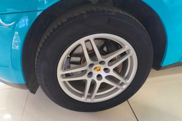 Used Porsche Macan 2018 Macan 2.0T Left Front Wheel Hub