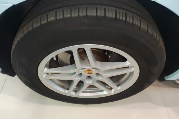 Used Porsche Macan 2018 Macan 2.0T Left Front Wheel Hub