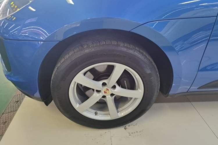 Used Porsche Macan 2018 Macan 2.0T Left Front Wheel Hub