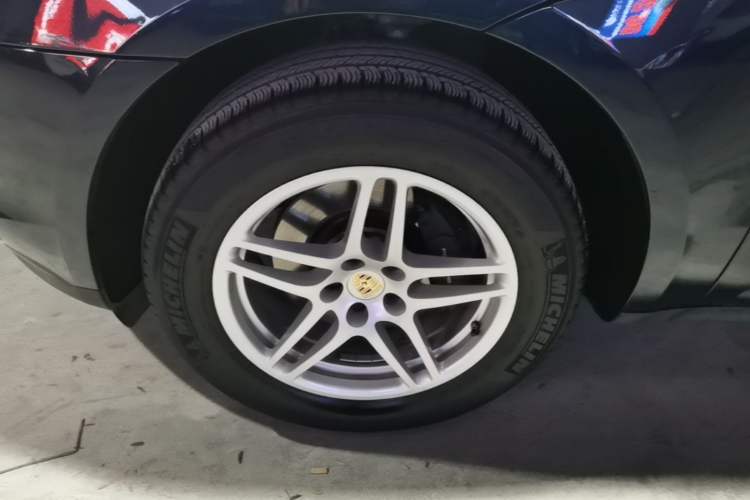 Used Porsche Macan 2018 Macan 2.0T Left Front Wheel Hub