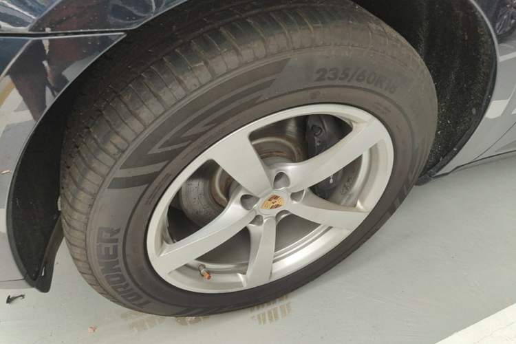 Used Porsche Macan 2018 Macan 2.0T Left Front Wheel Hub