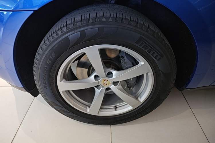 Used Porsche Macan 2018 Macan 2.0T Left Front Wheel Hub