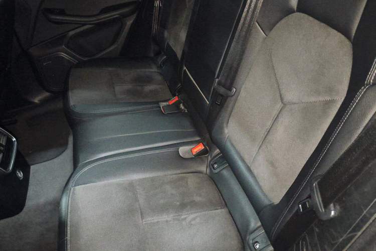 Used Porsche Macan 2018 Macan 2.0T Left Rear Seat