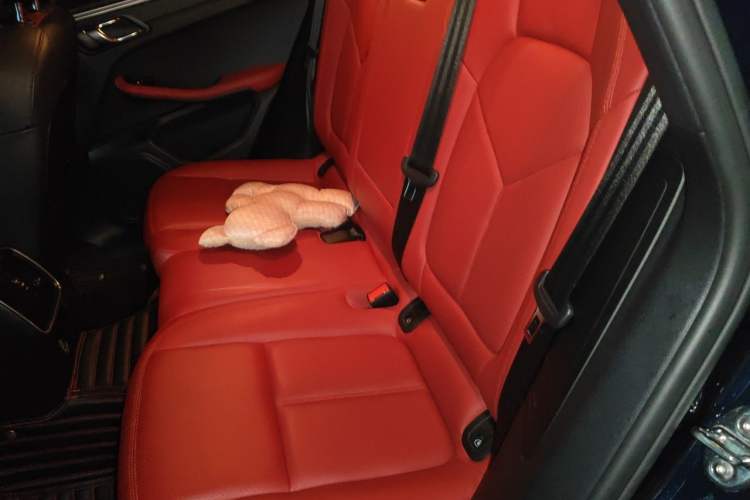 Used Porsche Macan 2018 Macan 2.0T Left Rear Seat