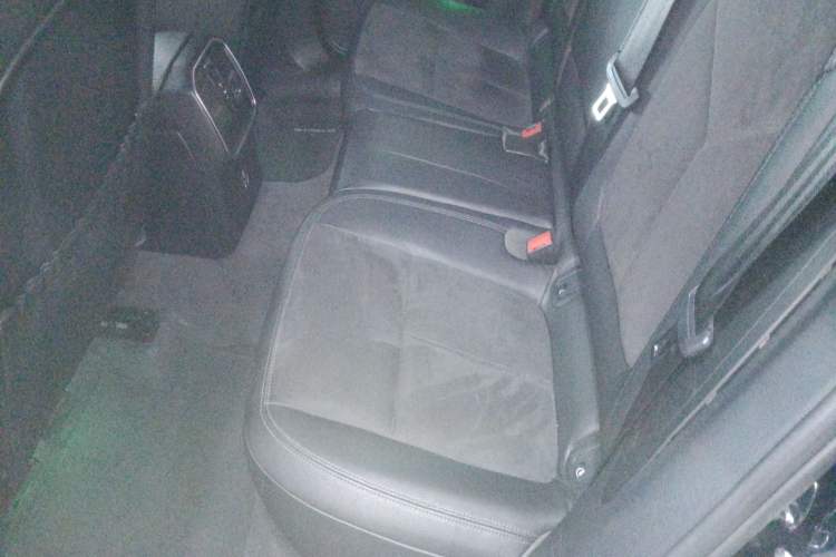 Used Porsche Macan 2018 Macan 2.0T Left Rear Seat