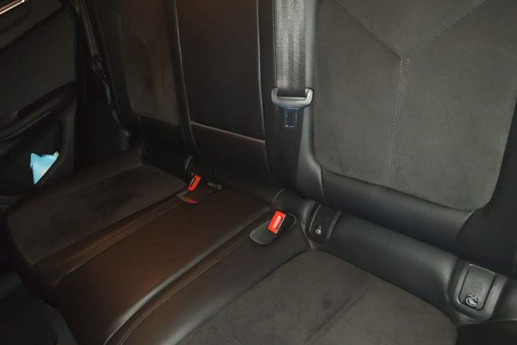 Used Porsche Macan 2018 Macan 2.0T Left Rear Seat