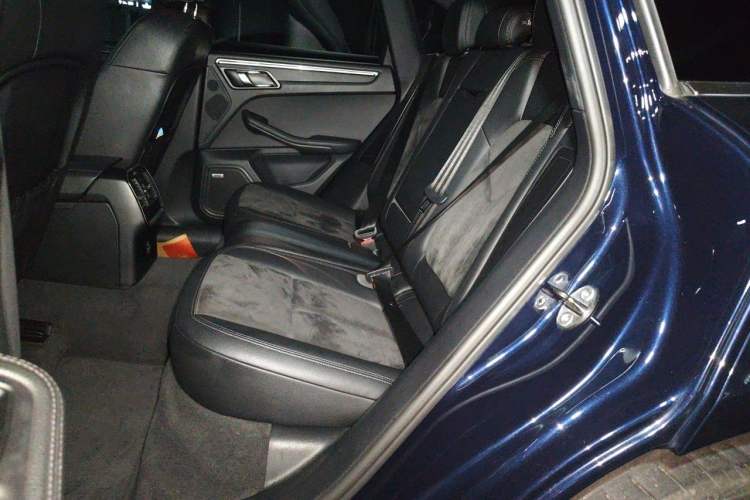 Used Porsche Macan 2018 Macan 2.0T Left Rear Seat