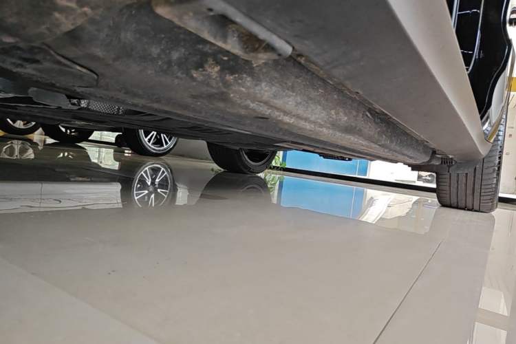 Used Porsche Macan 2018 Macan 2.0T Left Side Sill