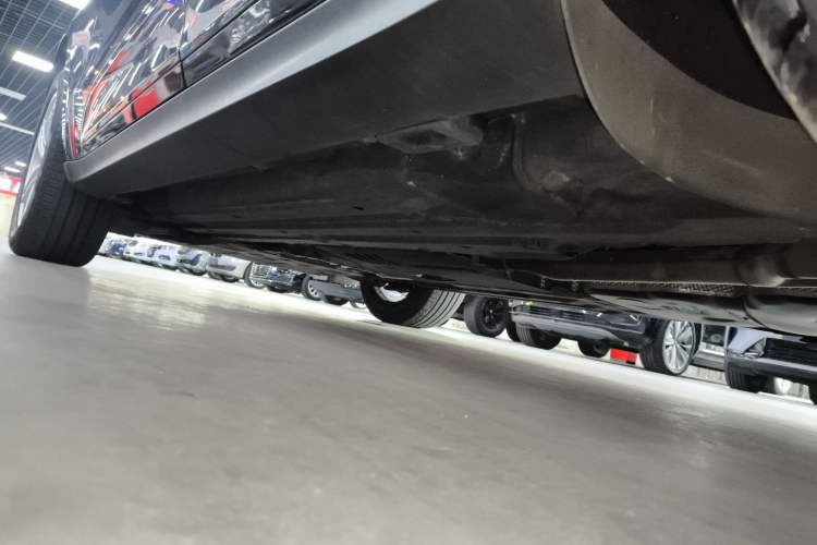 Used Porsche Macan 2018 Macan 2.0T Left Side Sill