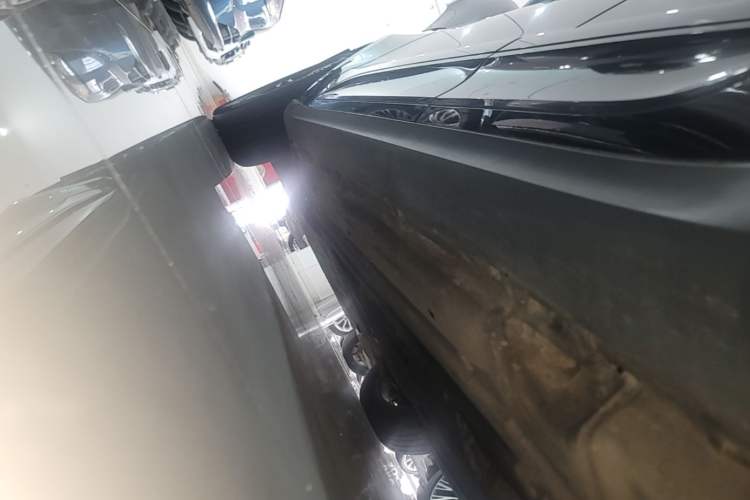 Used Porsche Macan 2018 Macan 2.0T Left Side Sill