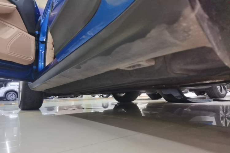 Used Porsche Macan 2018 Macan 2.0T Left Side Sill