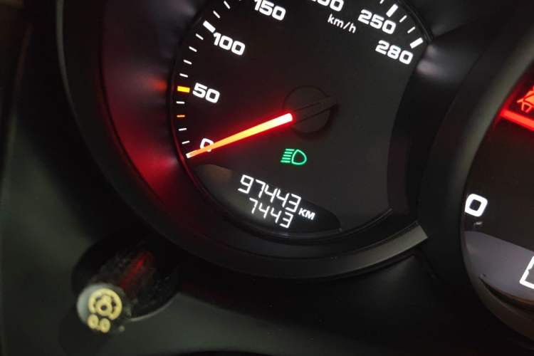 Used Porsche Macan 2018 Macan 2.0T Odometer Close Up