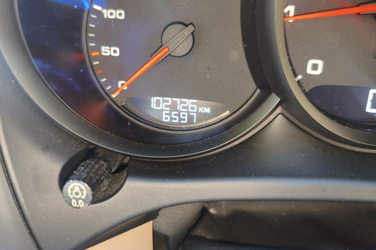Used Porsche Macan 2018 Macan 2.0T Odometer Close Up