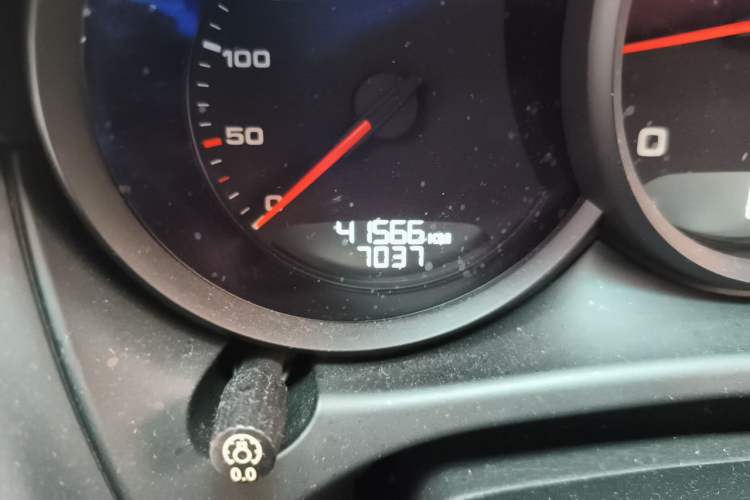 Used Porsche Macan 2018 Macan 2.0T Odometer Close Up
