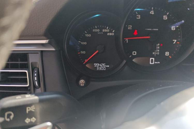 Used Porsche Macan 2018 Macan 2.0T Odometer Close Up