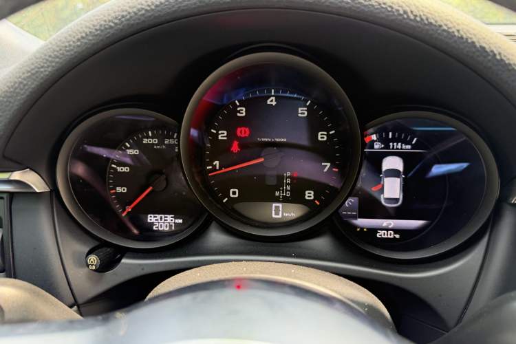 Used Porsche Macan 2018 Macan 2.0T Odometer Close Up