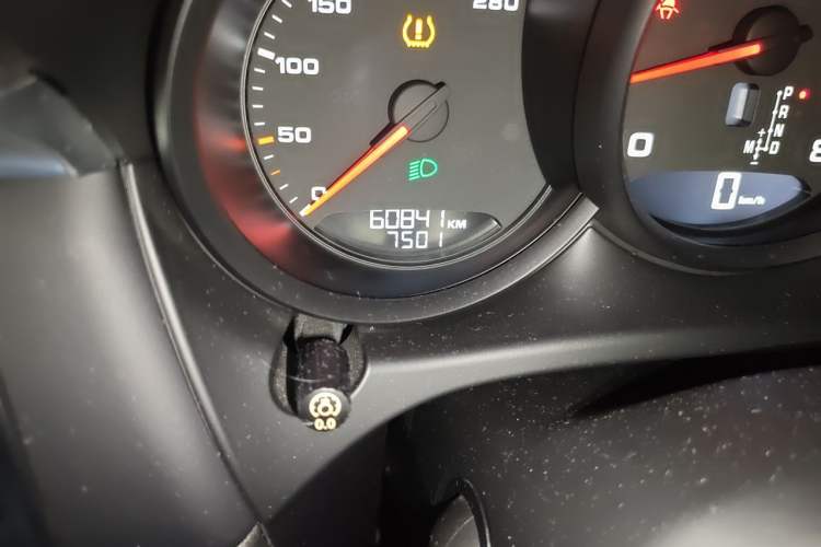 Used Porsche Macan 2018 Macan 2.0T Odometer Close Up