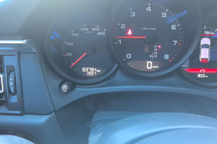 Used Porsche Macan 2018 Macan 2.0T Odometer Close Up