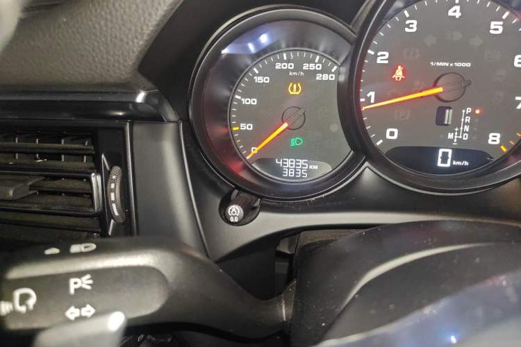 Used Porsche Macan 2018 Macan 2.0T Odometer Close Up