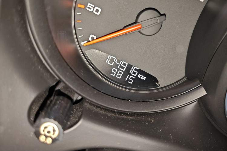 Used Porsche Macan 2018 Macan 2.0T Odometer Close Up