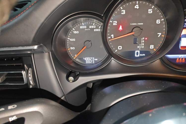 Used Porsche Macan 2018 Macan 2.0T Odometer Close Up