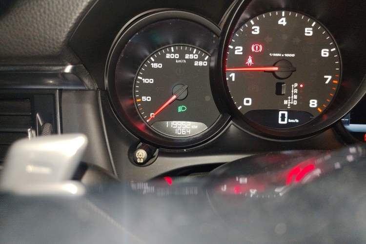 Used Porsche Macan 2018 Macan 2.0T Odometer Close Up