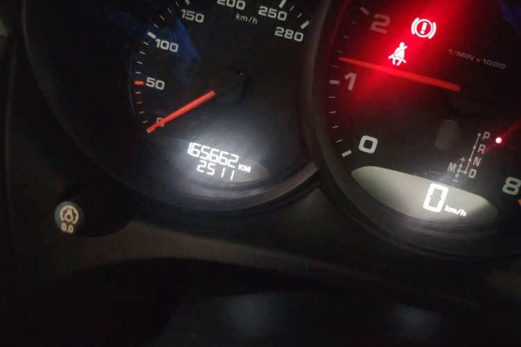 Used Porsche Macan 2018 Macan 2.0T Odometer Close Up