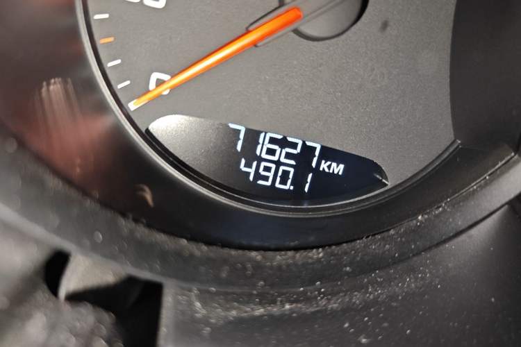Used Porsche Macan 2018 Macan 2.0T Odometer Close Up