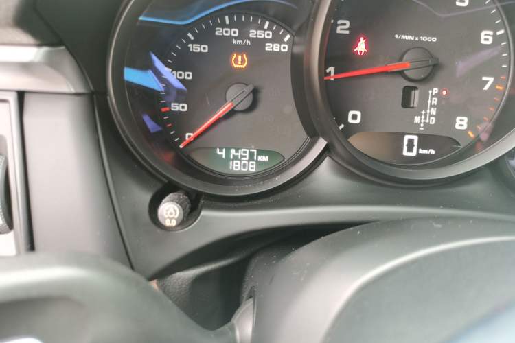 Used Porsche Macan 2018 Macan 2.0T Odometer Close Up
