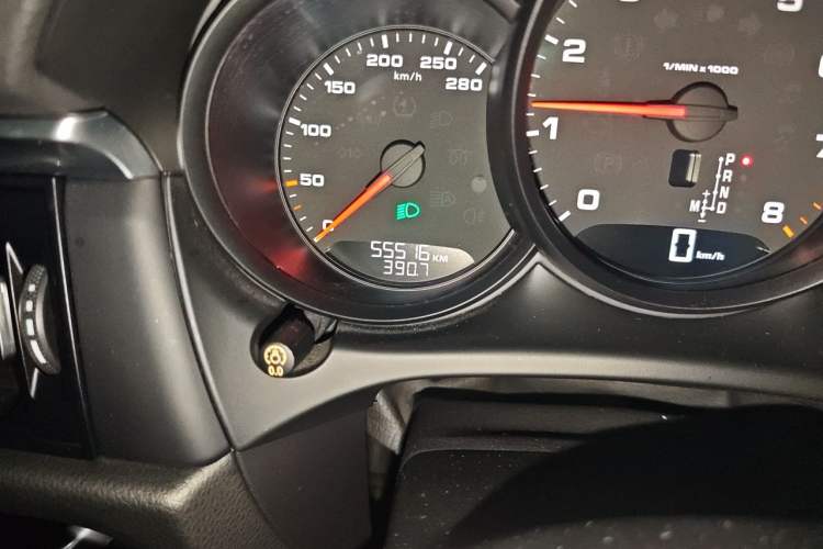 Used Porsche Macan 2018 Macan 2.0T Odometer Close Up