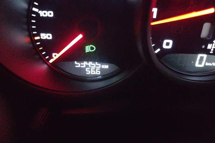Used Porsche Macan 2018 Macan 2.0T Odometer Close Up