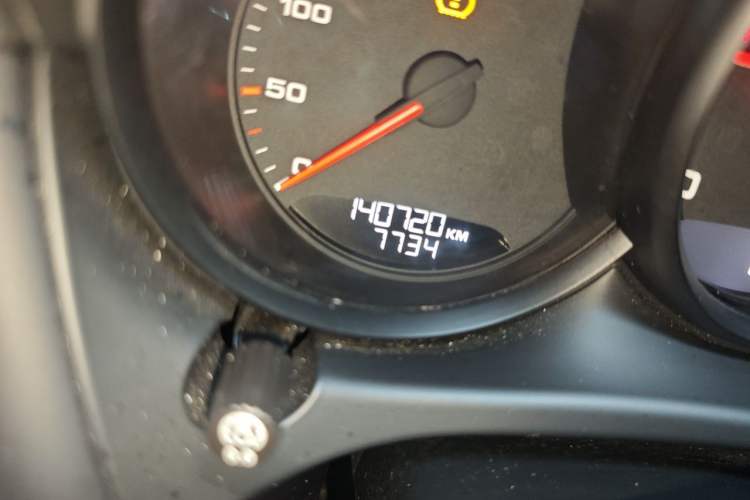 Used Porsche Macan 2018 Macan 2.0T Odometer Close Up