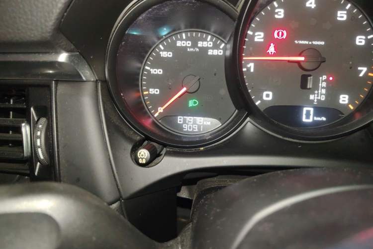 Used Porsche Macan 2018 Macan 2.0T Odometer Close Up