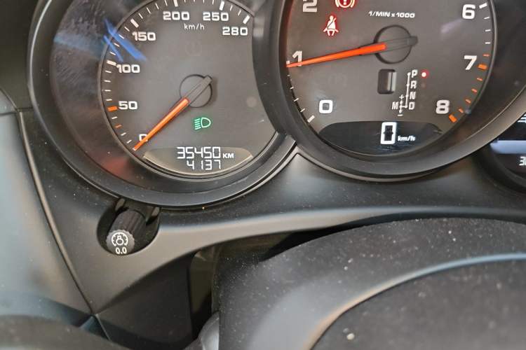 Used Porsche Macan 2018 Macan 2.0T Odometer Close Up