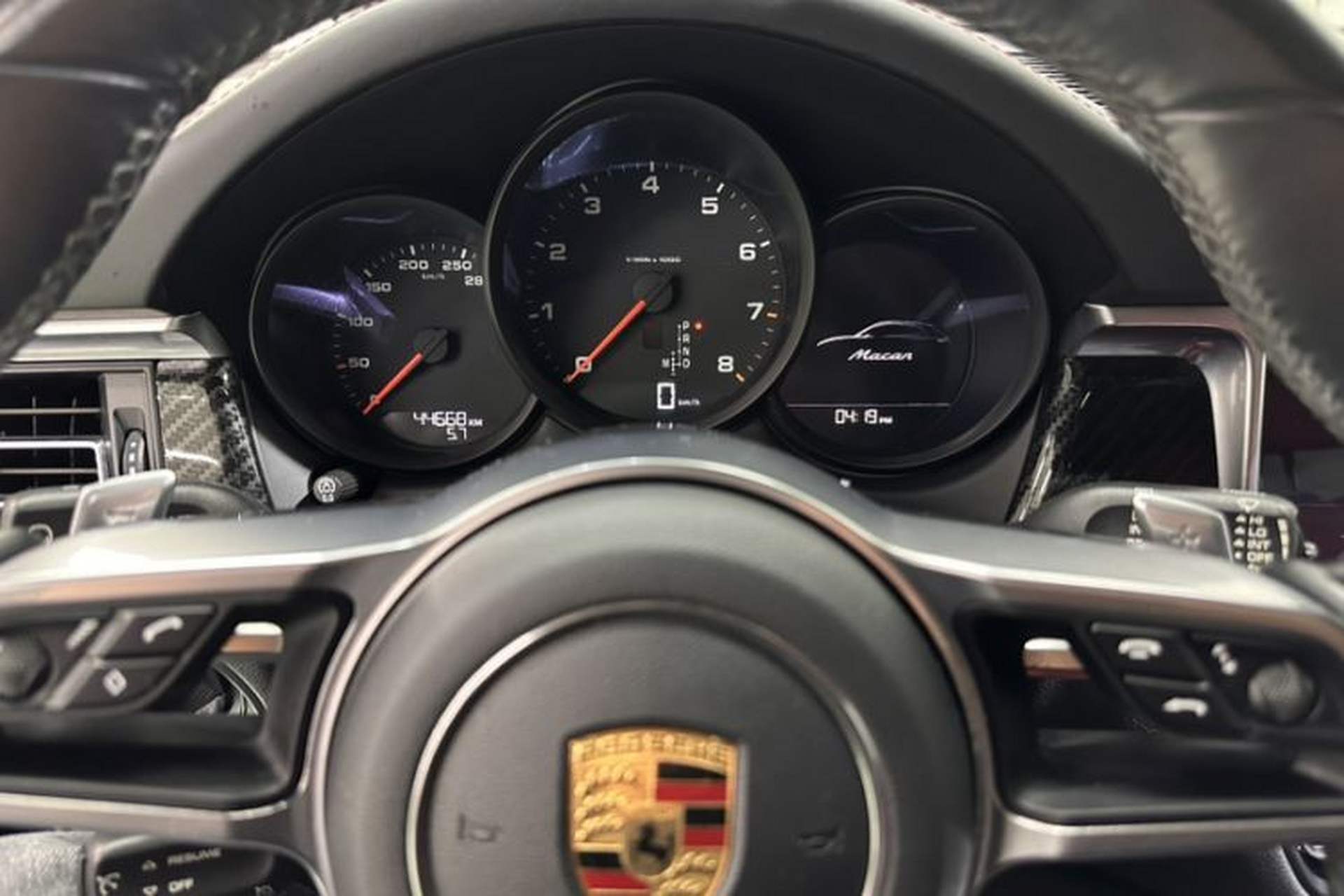 Used Porsche Macan 2018 Macan 2.0T Odometer Close Up
