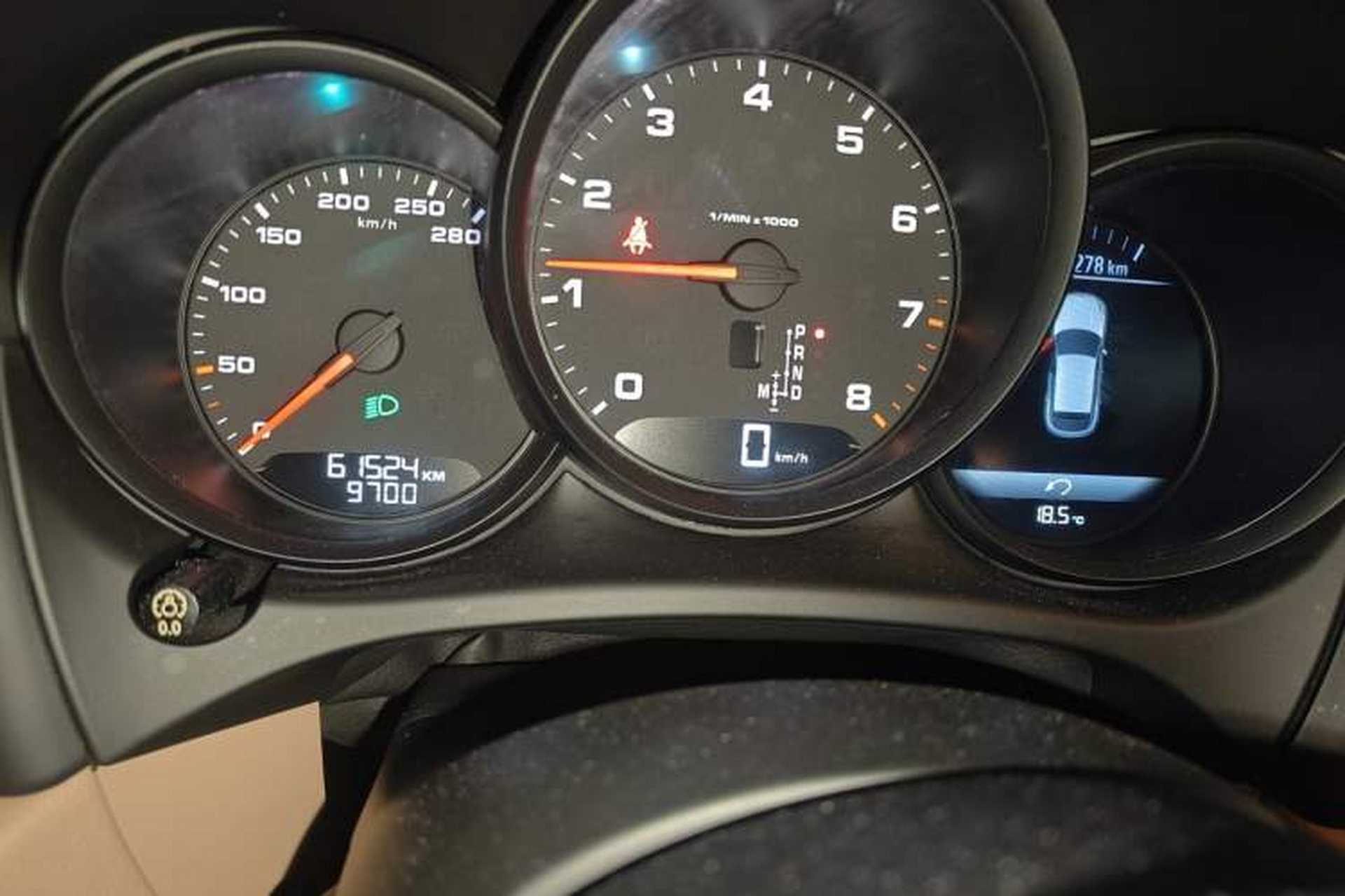 Used Porsche Macan 2018 Macan 2.0T Odometer Close Up