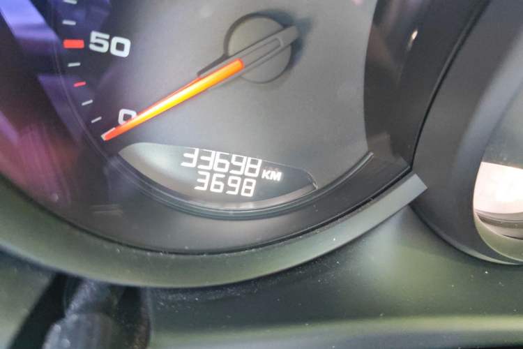 Used Porsche Macan 2018 Macan 2.0T Odometer Close Up