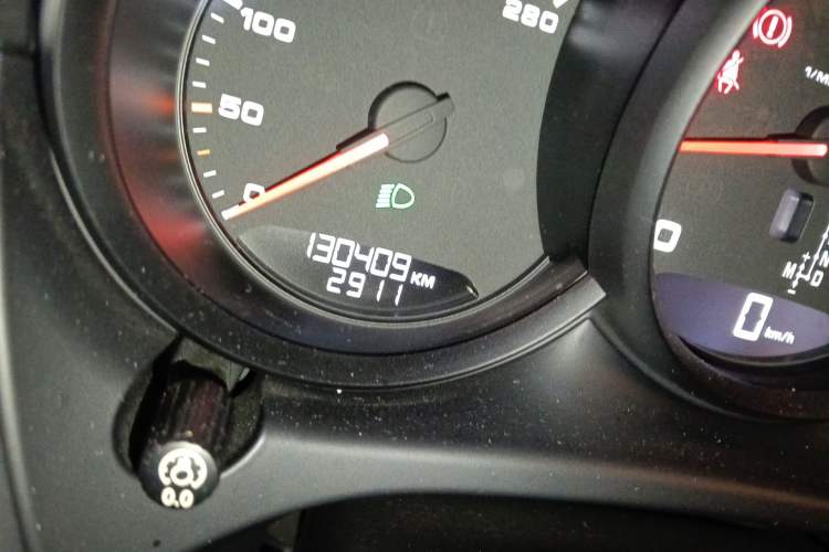 Used Porsche Macan 2018 Macan 2.0T Odometer Close Up