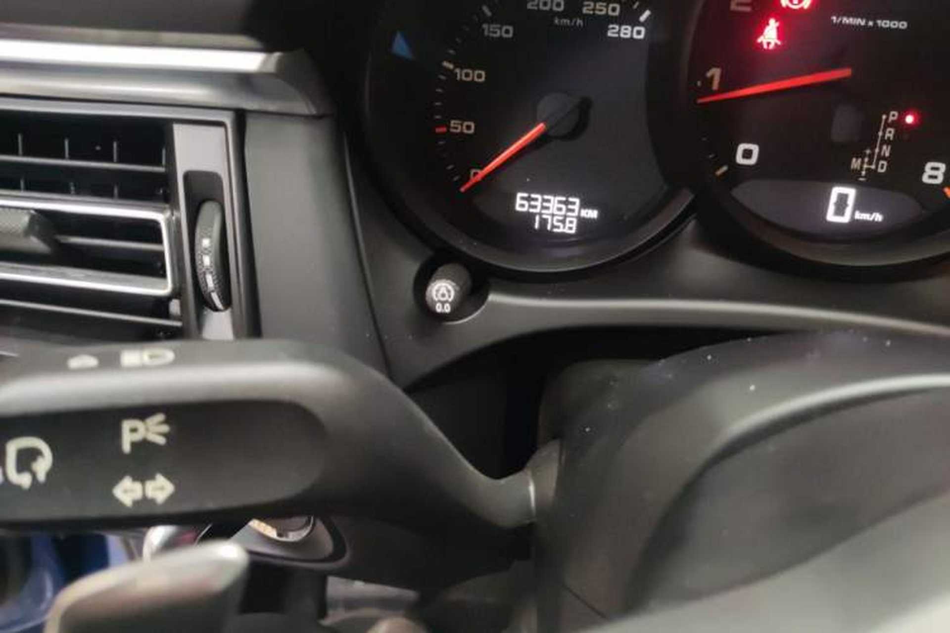 Used Porsche Macan 2018 Macan 2.0T Odometer Close Up