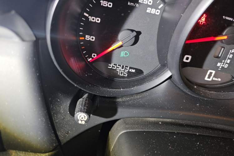 Used Porsche Macan 2018 Macan 2.0T Odometer Close Up