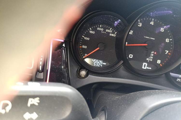 Used Porsche Macan 2018 Macan 2.0T Odometer Close Up