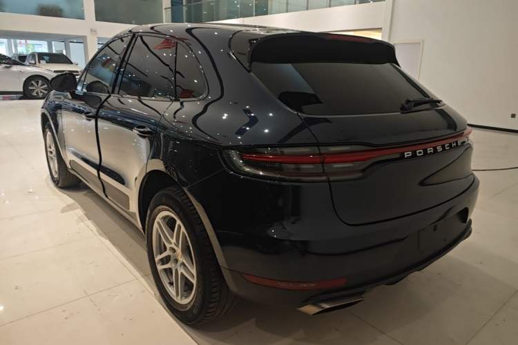 Used Porsche Macan 2018 Macan 2.0T Rear Left 45 Deg