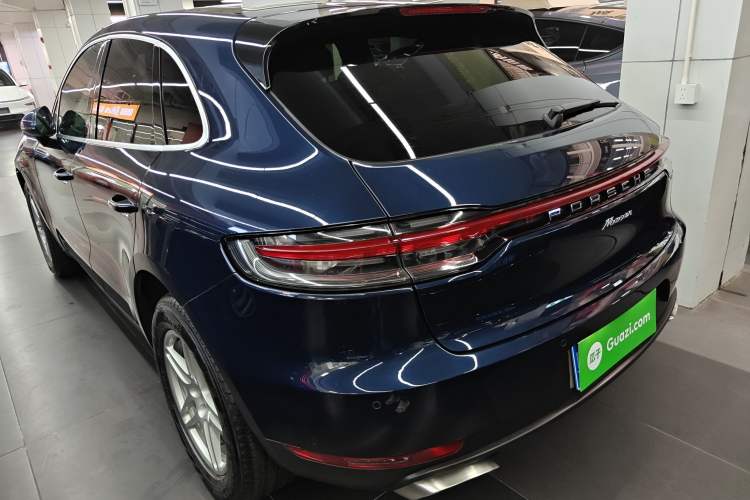 Used Porsche Macan 2018 Macan 2.0T Rear Left 45 Deg