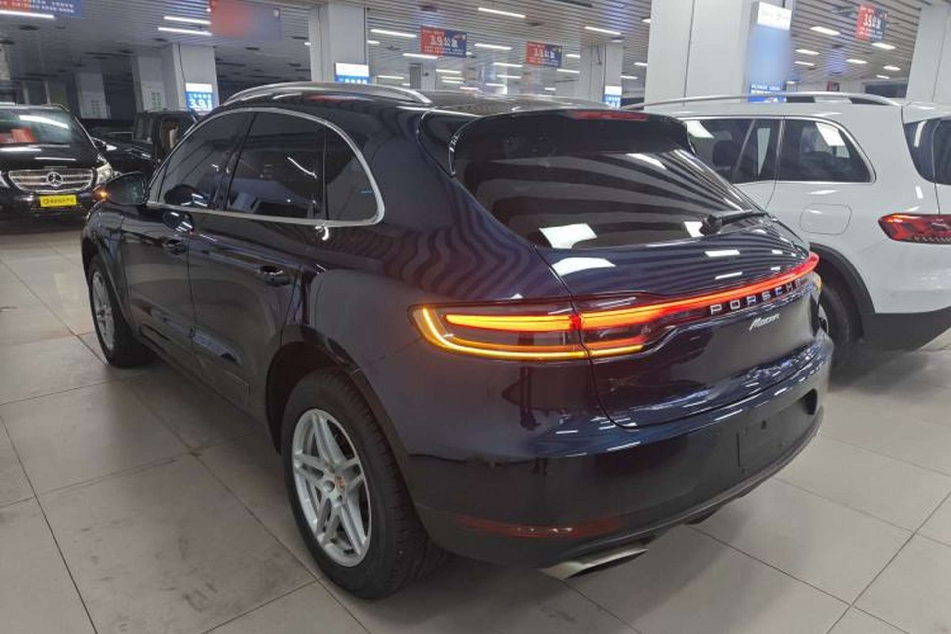 Used Porsche Macan 2018 Macan 2.0T Rear Left 45 Deg