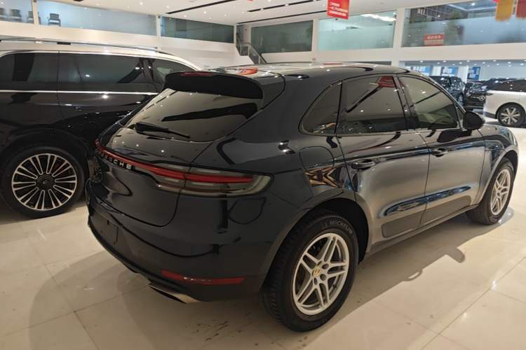 Used Porsche Macan 2018 Macan 2.0T Rear Right 45 Deg