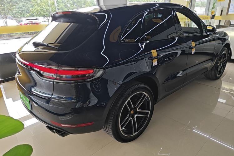 Used Porsche Macan 2018 Macan 2.0T Rear Right 45 Deg